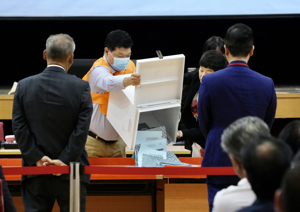 負責選舉的民政事務總署表示，今日發出187張選票。蘇正謙攝