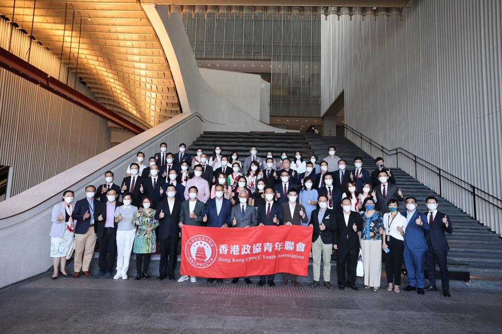香港政協青年聯會組織「政青故宮專賞團」到香港故宮文化博物館參觀。
