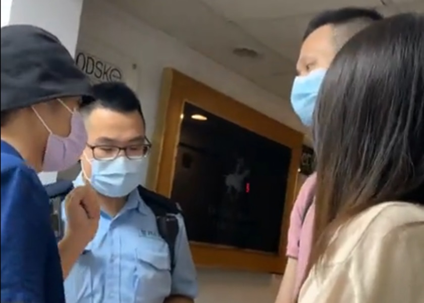 警員到場處理雙方爭拗。影片截圖
