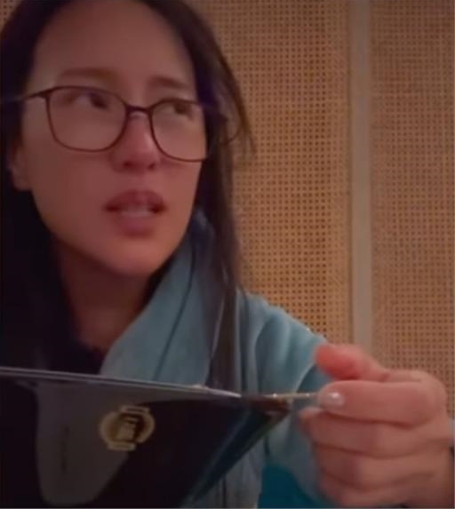 關穎突然開播鬧老公。 關穎突然開播鬧老公。