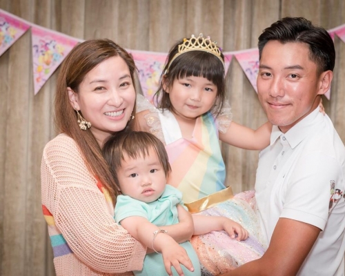張頴康及麥雅緻為女兒慶生。 麥雅緻IG圖片