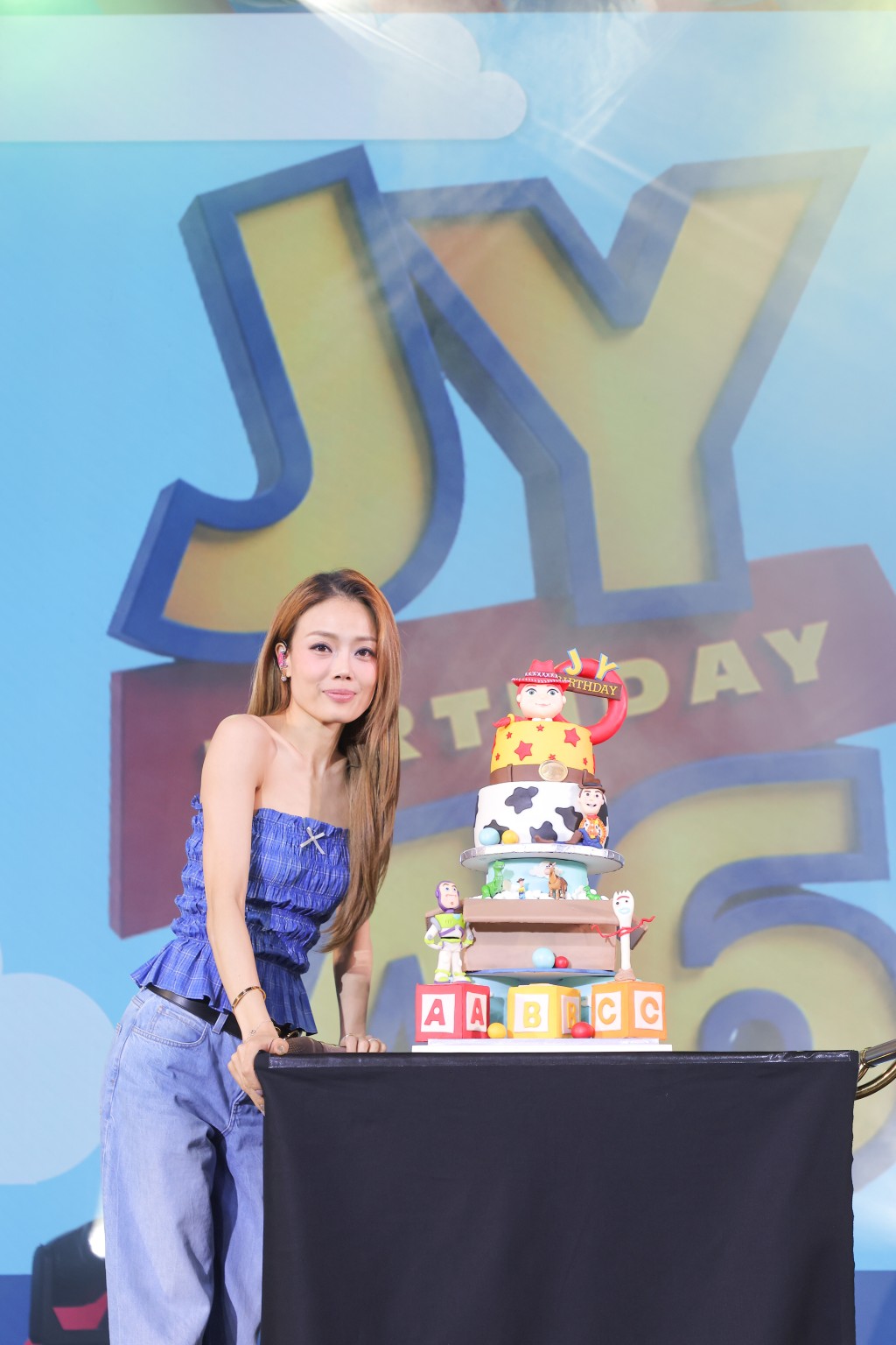 「616」是樂壇天后容祖兒的生日！