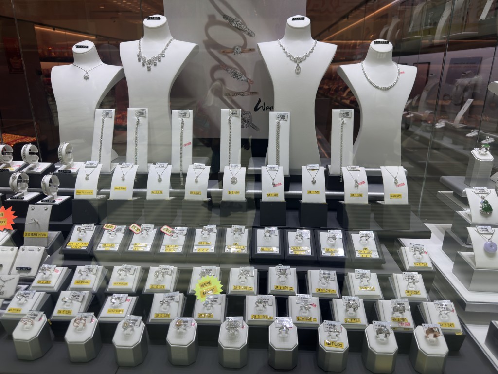 涉事首飾店事後恢復營業。梁國峰攝 涉事首飾店事後恢復營業。梁國峰攝