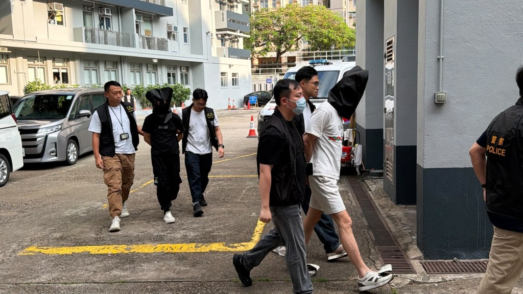 行動中,警方拘捕7名男女。曾志恒攝 行動中,警方拘捕7名男女。曾志恒攝