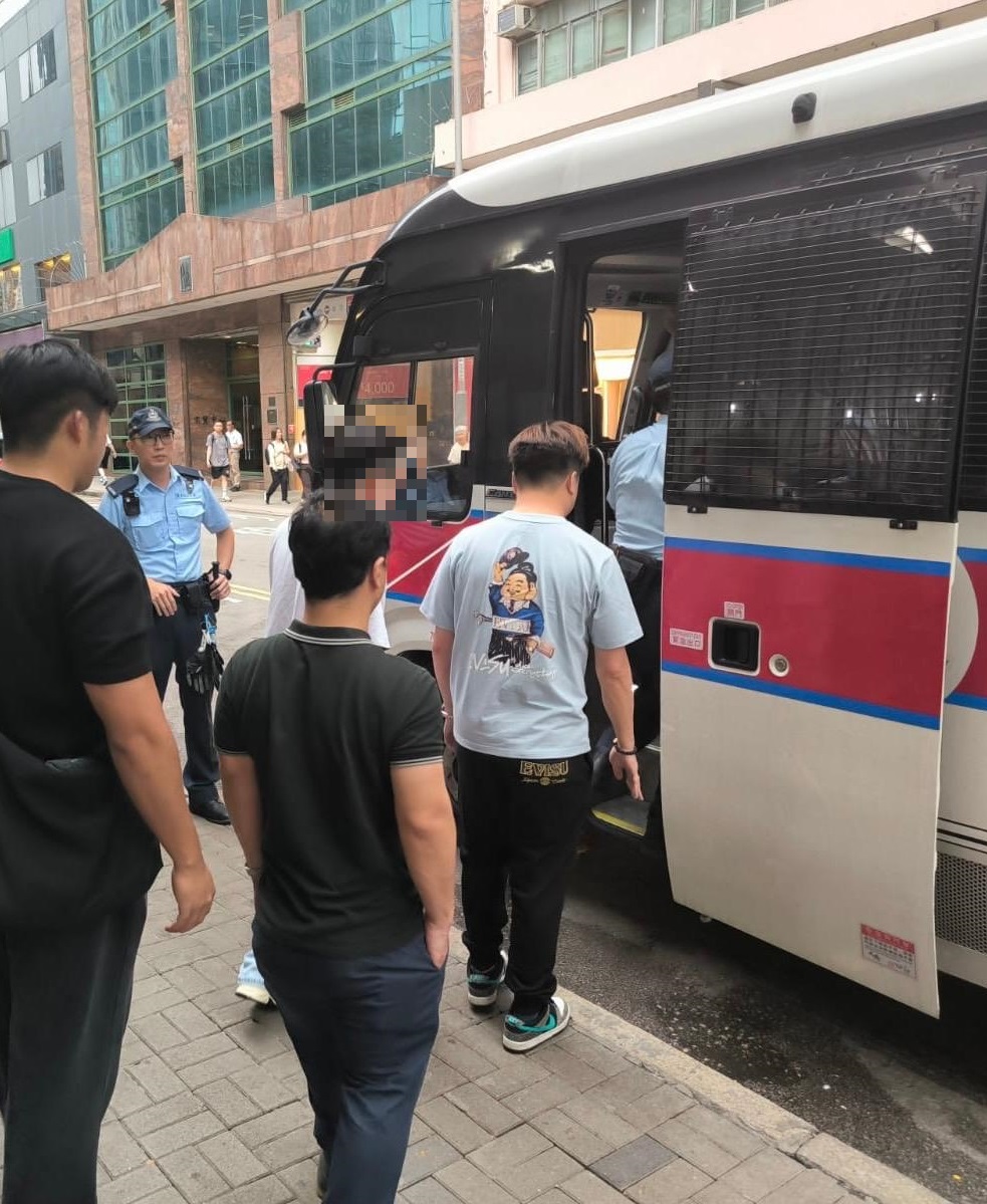 所有被捕人已獲准保釋候查,須於七月上旬向警方報到。警方圖片 所有被捕人已獲准保釋候查,須於七月上旬向警方報到。警方圖片