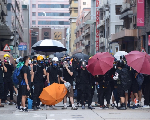 港九都有示威者堵塞馬路
