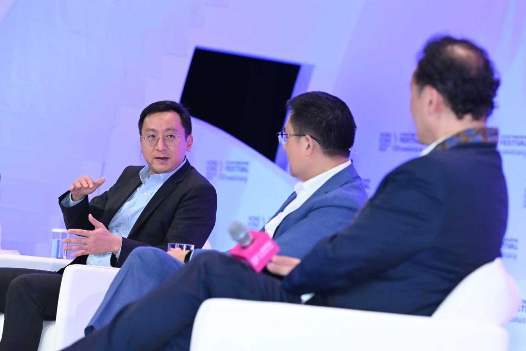 華為亞太企業金融副總裁崔煜先生發表講話。