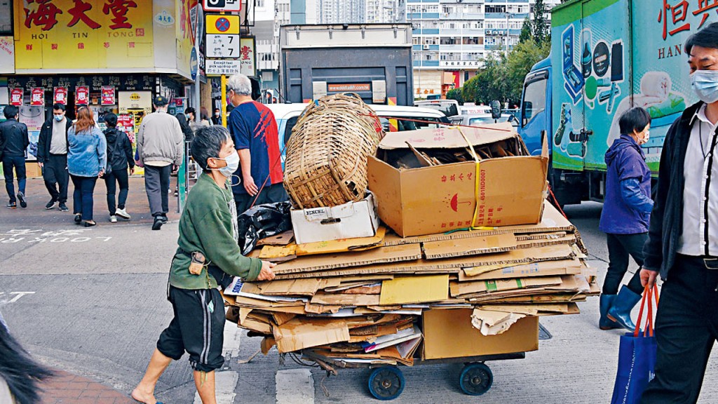 鄧家彪呼籲改革扶貧政策。資料圖片