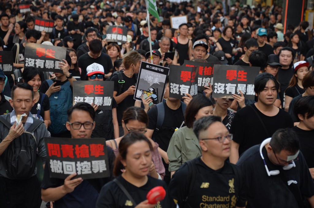 香港有大遊行要求港府撤回《逃犯條例》並要求林鄭月娥下台。