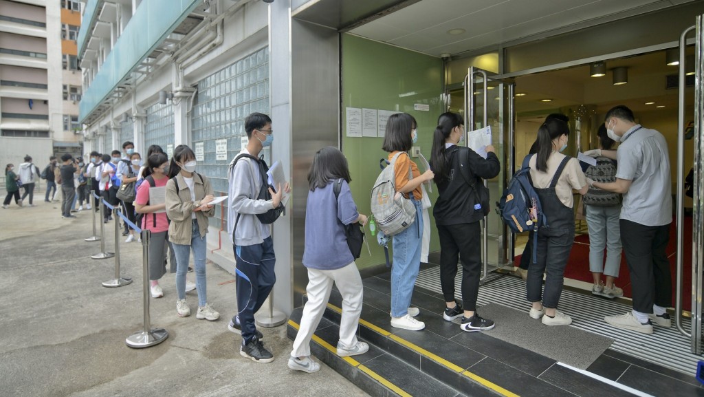 政府爭取今年的中學文憑考試在4月22日如期開考。資料圖片