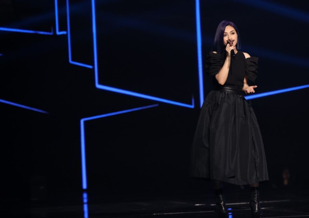 坦言在此舞台上再找到唱歌的快樂。