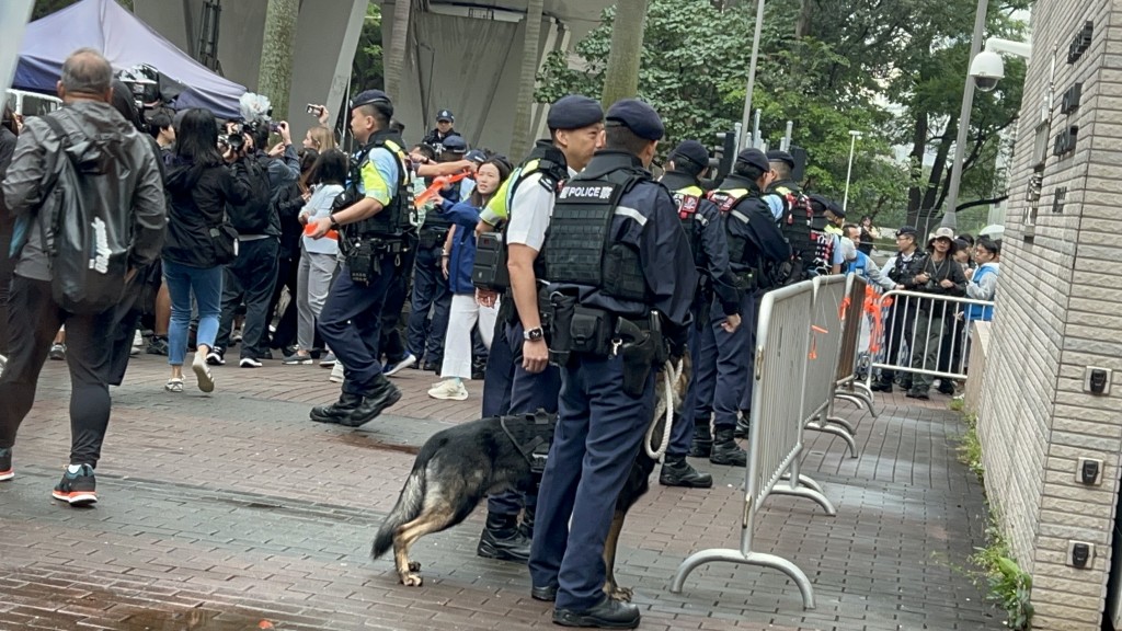 警犬出動。