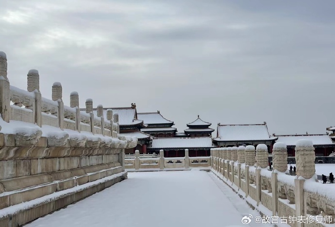 龙年初雪后的故宫。