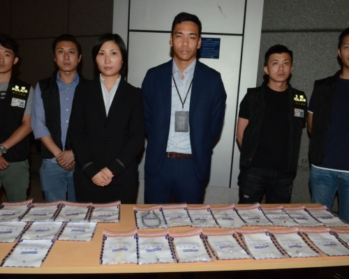 警方檢獲34件珠寶當中16件屬8位珠寶參展商。資料圖片
