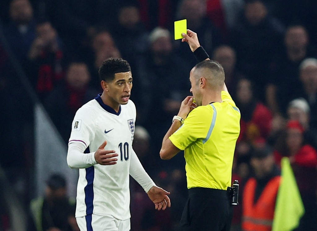 比寧咸於80分鐘領黃牌。路透社