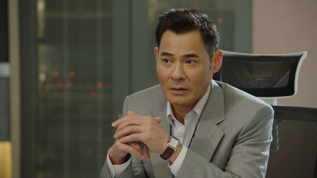 黄智贤在热播的TVB剧《逆天奇案2》饰演O记高级督察Nic Sir。