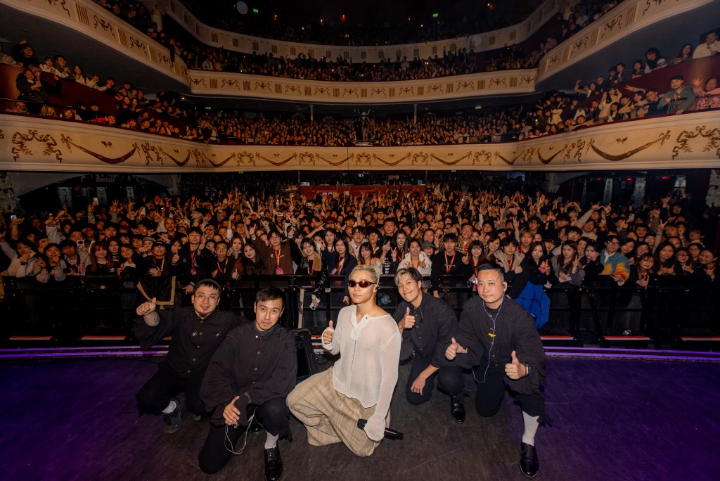 現場一至三樓座無虛席! 現場一至三樓座無虛席!