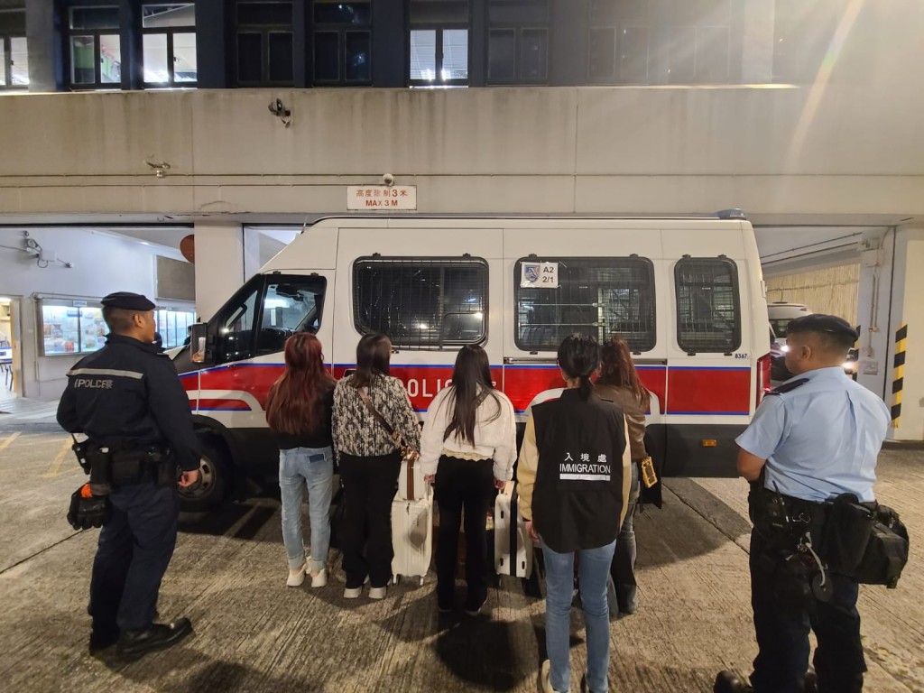 新界南跨部門掃黃及反黑工，共拘30人包括十名賣淫內地女子。警方圖片