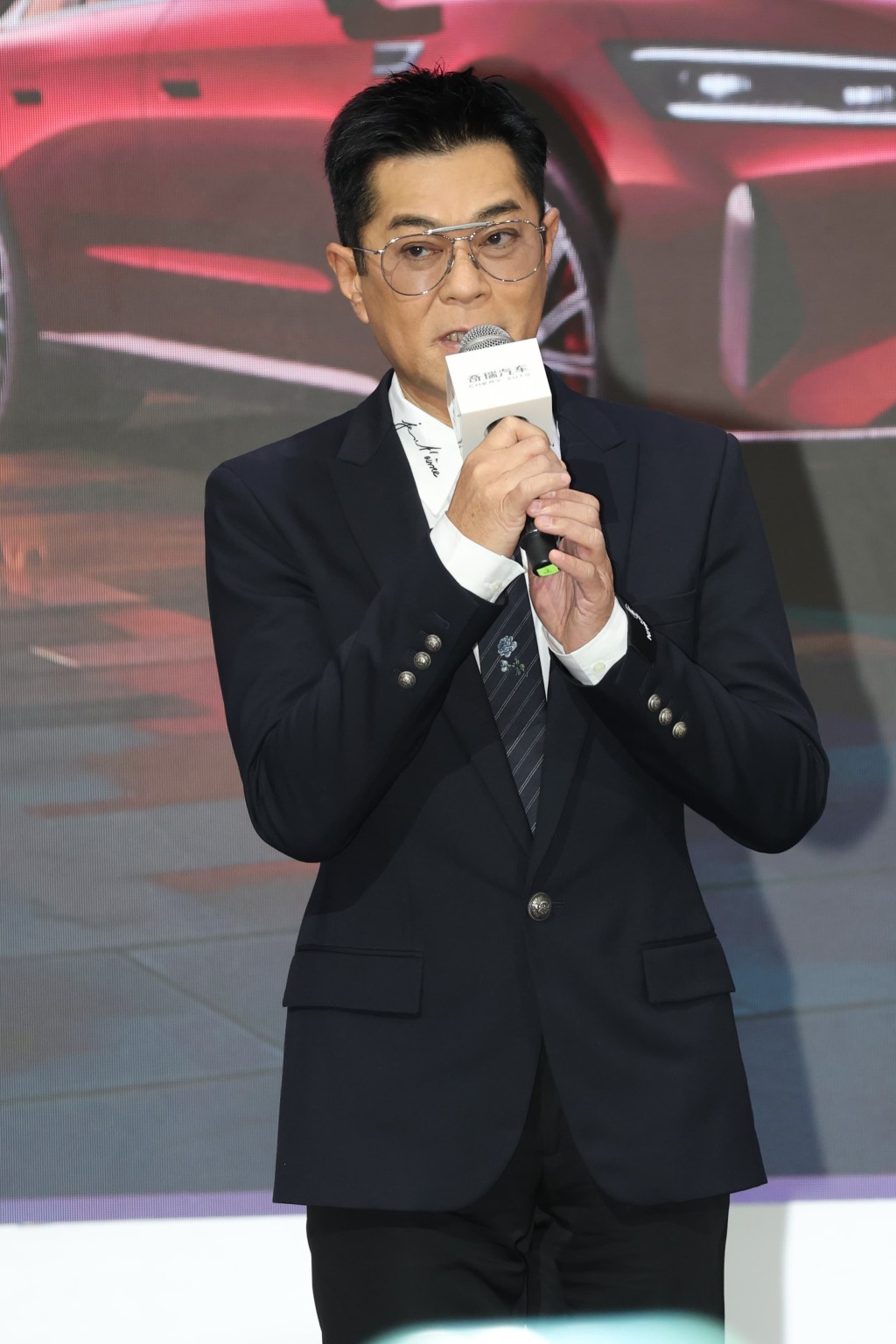 大會表示送他一隻機械狗,古天樂即笑言:「不如送我一台車。」 大會表示送他一隻機械狗,古天樂即笑言:「不如送我一台車。」