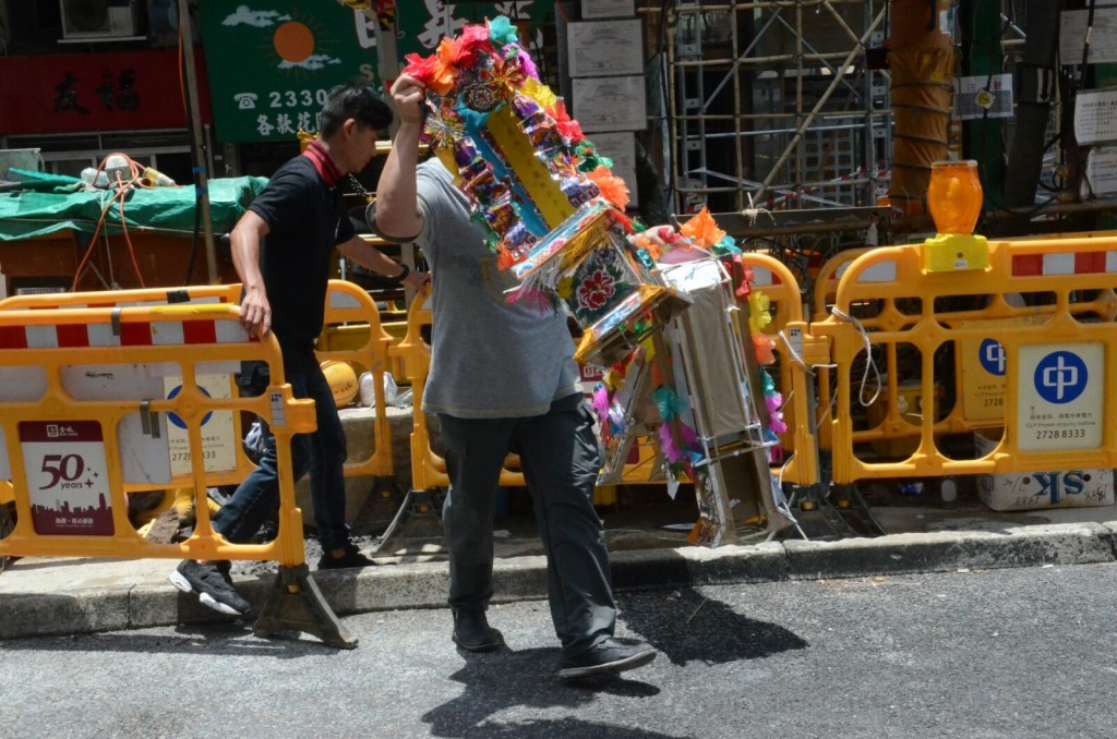 死者家屬及工友,今日再到現場路祭。