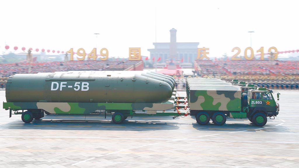 中国「东风5」陆基洲际导弹。