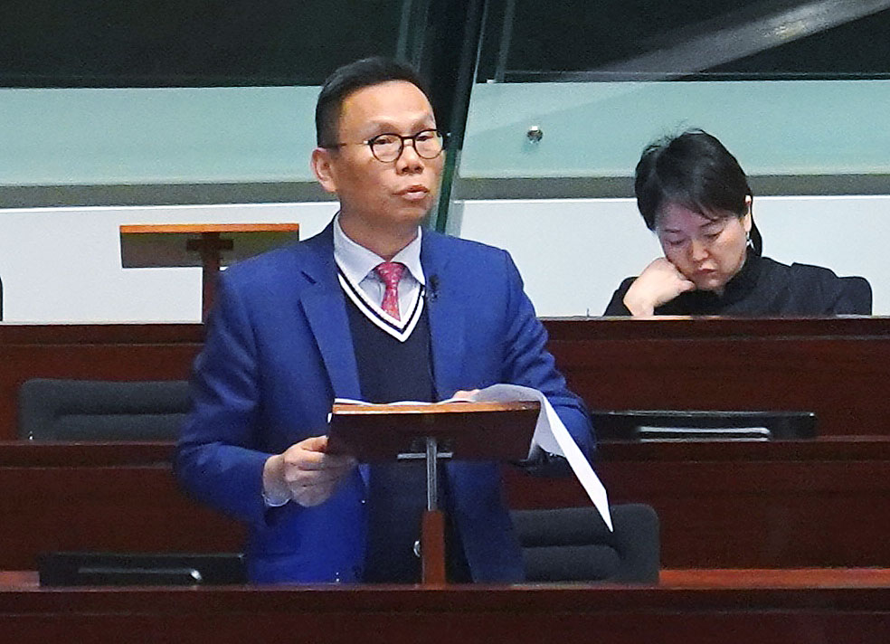 民建聯陳恒鑌今年同樣獲提名成交通事務委員會主席,料會「翻兜」。 民建聯陳恒鑌今年同樣獲提名成交通事務委員會主席,料會「翻兜」。