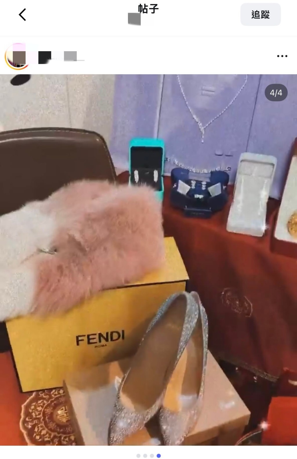 Natalie在社交媒體曬出自己的名牌禮物。（IG來源）