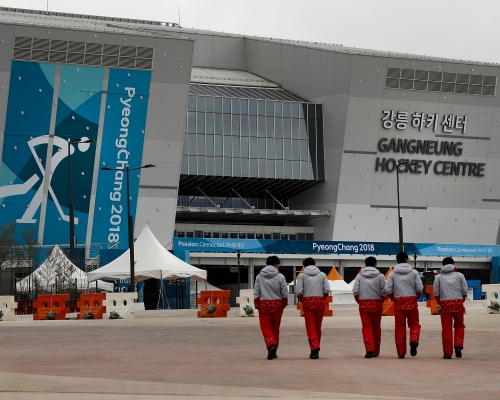 南韩平昌冬季奥运被批评接驳火车爆满以及当地英语不通。AP图片