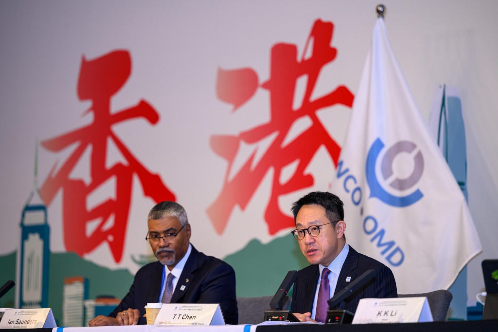 海關關長陳子達(右)在會議上致歡迎辭。 海關關長陳子達(右)在會議上致歡迎辭。
