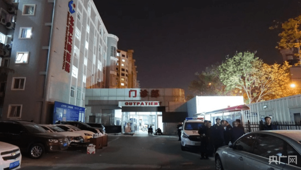 北京医院大火，住院家属未获医院通知，睇新闻才知道，赶到医院仍与住院亲人失联。