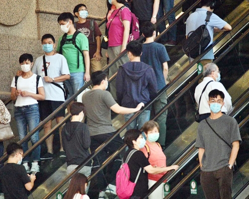 截至24日凌晨零時,本港累計個案升上5057宗(包括1宗疑似個案)。資料圖片