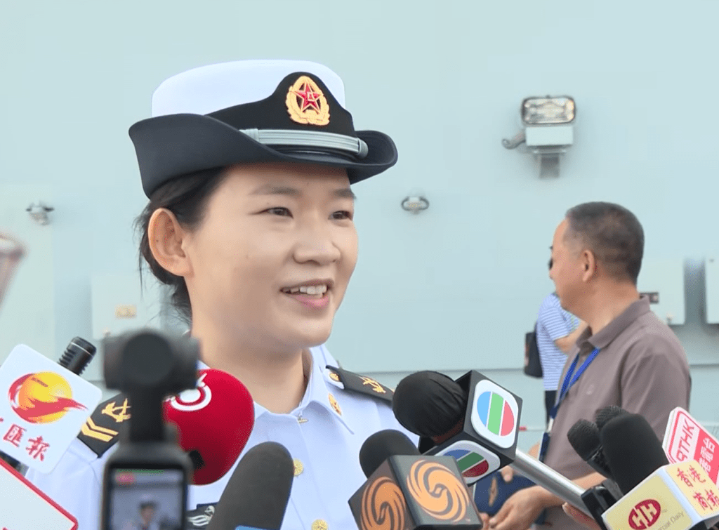 山東艦女官兵、二級上士高妍。 山東艦女官兵、二級上士高妍。