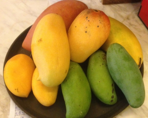 一個芒果樣本的除害劑殘餘量超出法例標準。資料圖片