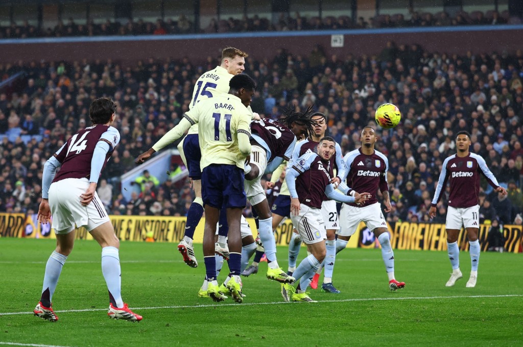 爱华顿上半场食诈糊。路透社