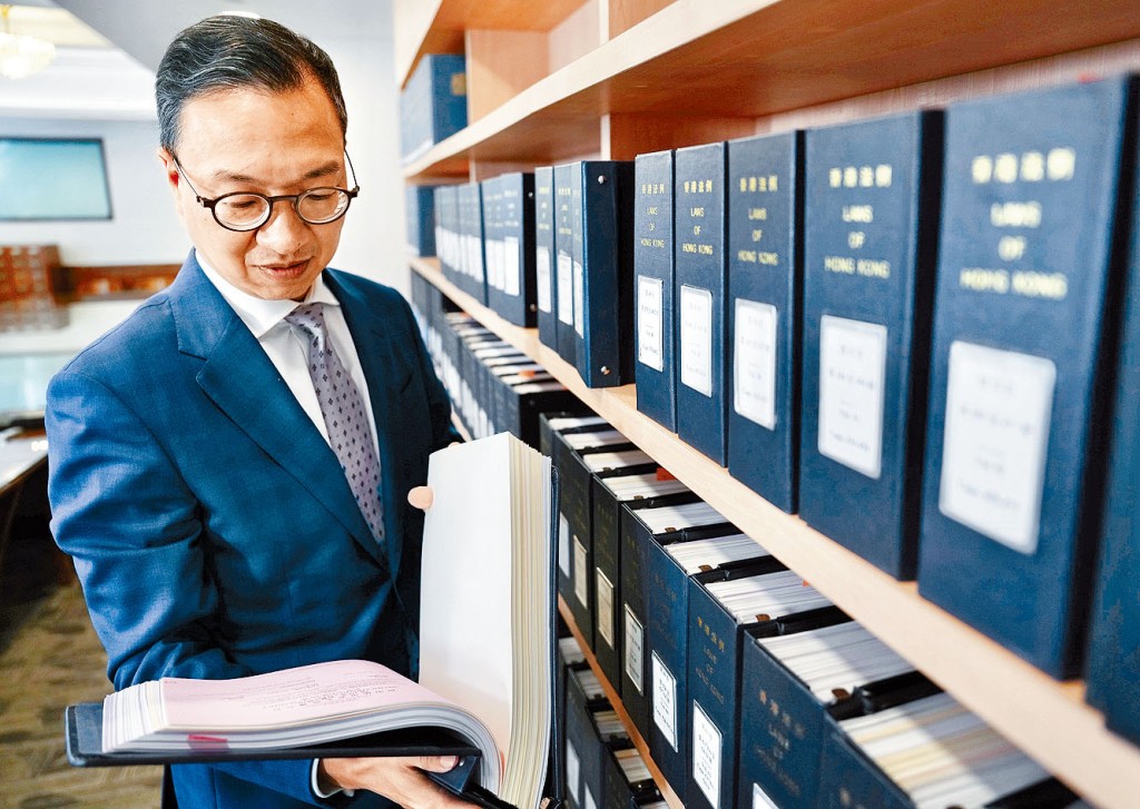 林定國表示，律政司須視乎證據能否滿足犯罪元素方能提控，因此「紅綫就是你要查看法律條文本身。」