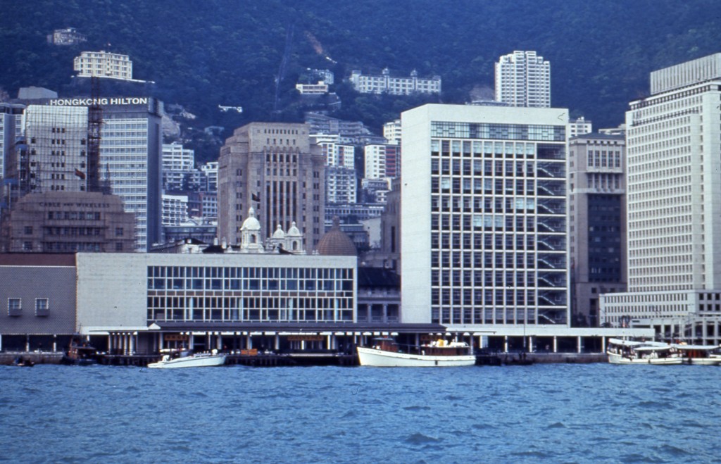 香港大会堂今年庆祝成立六十周年,图为其1982年旧貌。(图:康乐及文化事务署)
