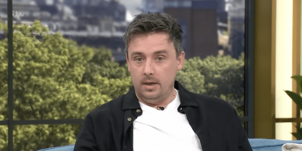 33岁单亲爸爸哈米尔（Steven Hamill）近日在电视节目中，分享一段既惊悚又令人反思的抗癌经历。ITV