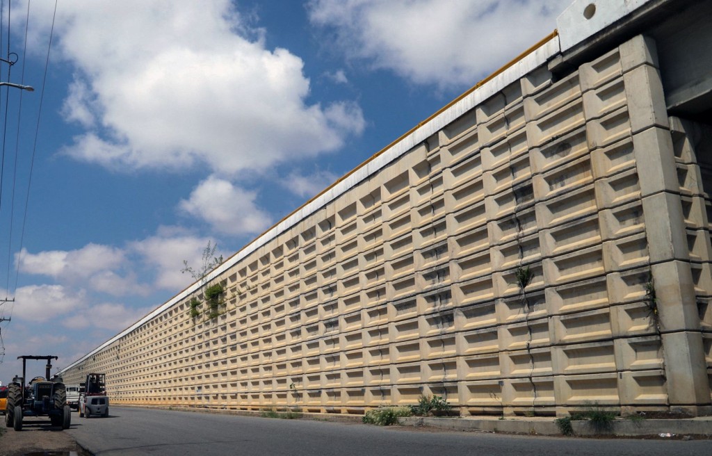 這座以種植豆類聞名、人口僅5000人的小鎮陷入極度恐慌,有如鬼域。法新社 這座以種植豆類聞名、人口僅5000人的小鎮陷入極度恐慌,有如鬼域。法新社