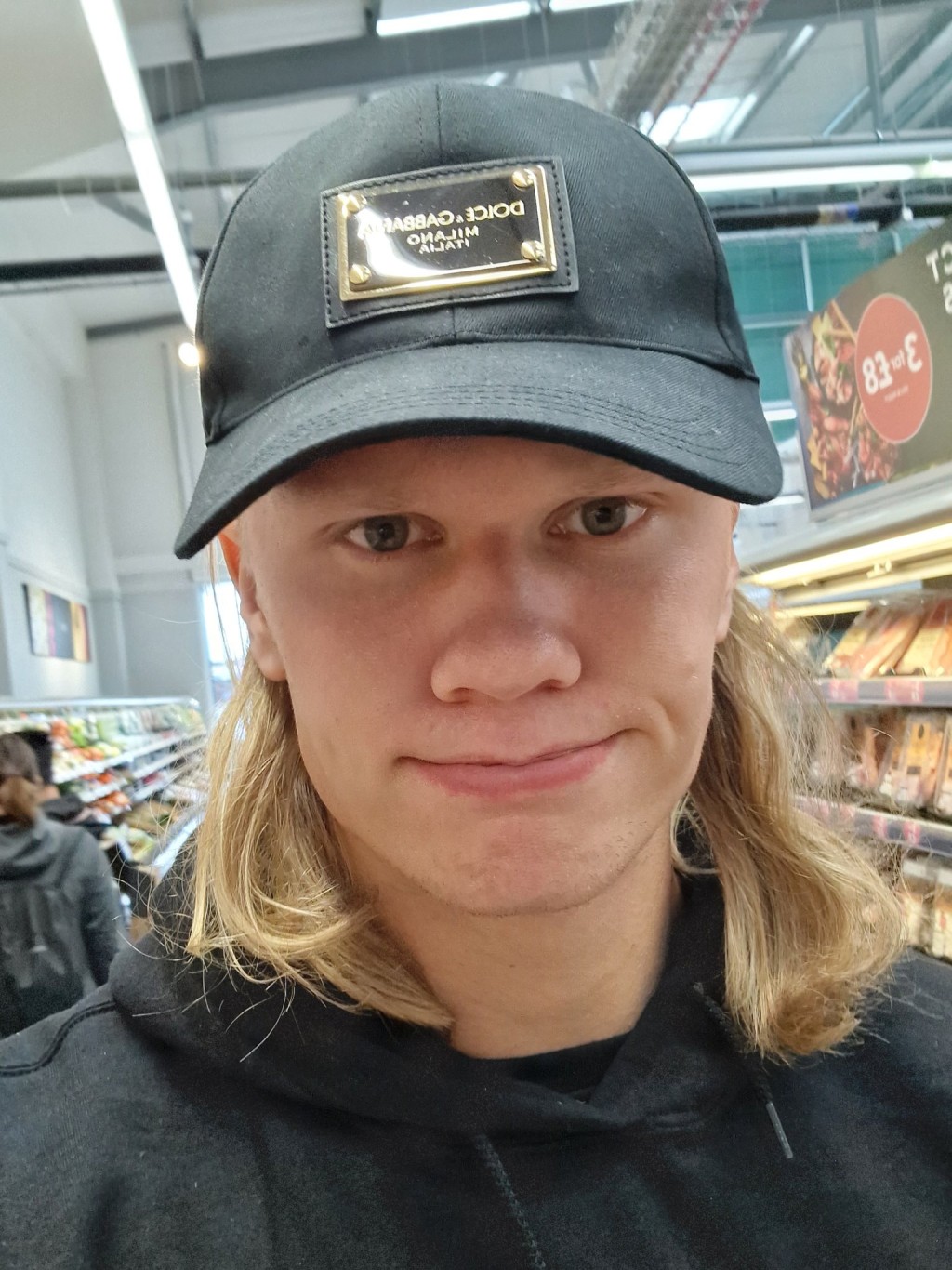 夏特蘭在社交網站上載自己閒逛超級市場的照片。夏蘭特Twitter圖片
