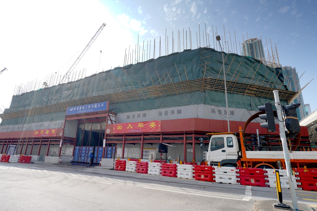 長沙灣發祥街3號獲准建1幢樓高35層、另有4層平台及1層地庫的商住物業。 長沙灣發祥街3號獲准建1幢樓高35層、另有4層平台及1層地庫的商住物業。