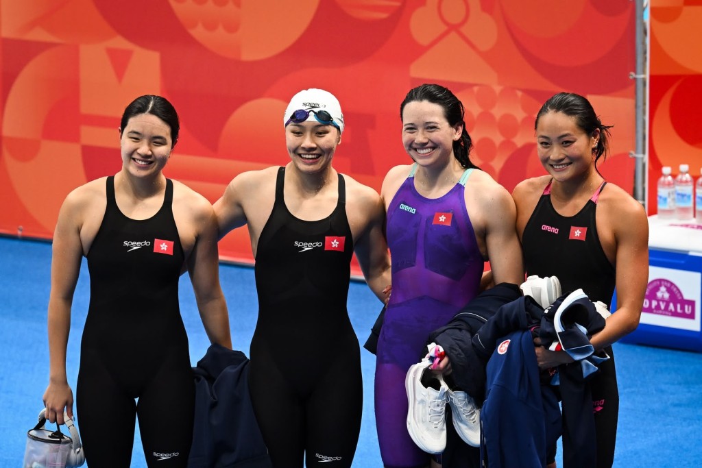 何詩蓓(Siobhan)在女子4x100米自由泳接力賽中協助隊伍取得銀牌。劉駿軒攝 何詩蓓(Siobhan)在女子4x100米自由泳接力賽中協助隊伍取得銀牌。劉駿軒攝