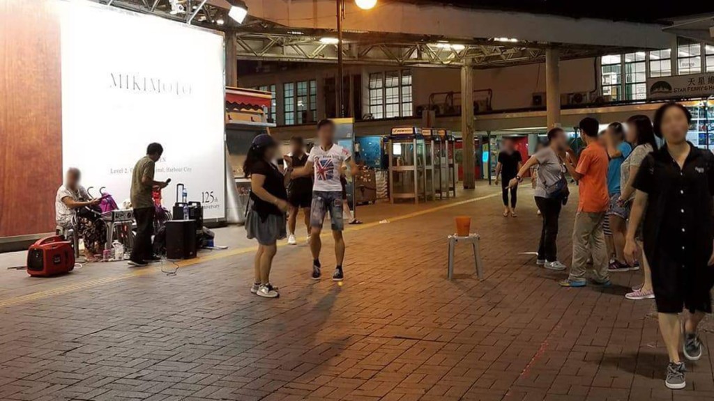 「PLAY HARD玩硬」fb圖片。
