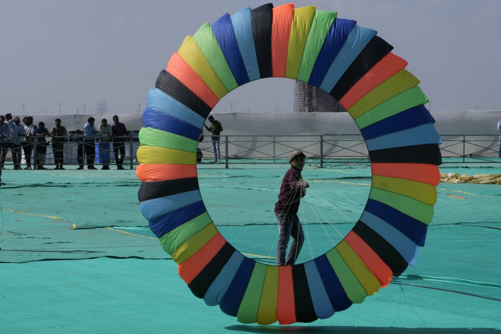 印度古吉拉特邦國際風箏節巨型風箏。 美聯社