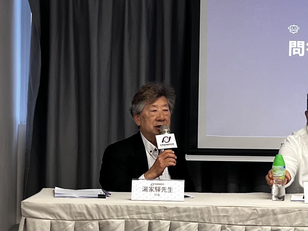 他認為把精力放在「831方案」對社會轉變更大。