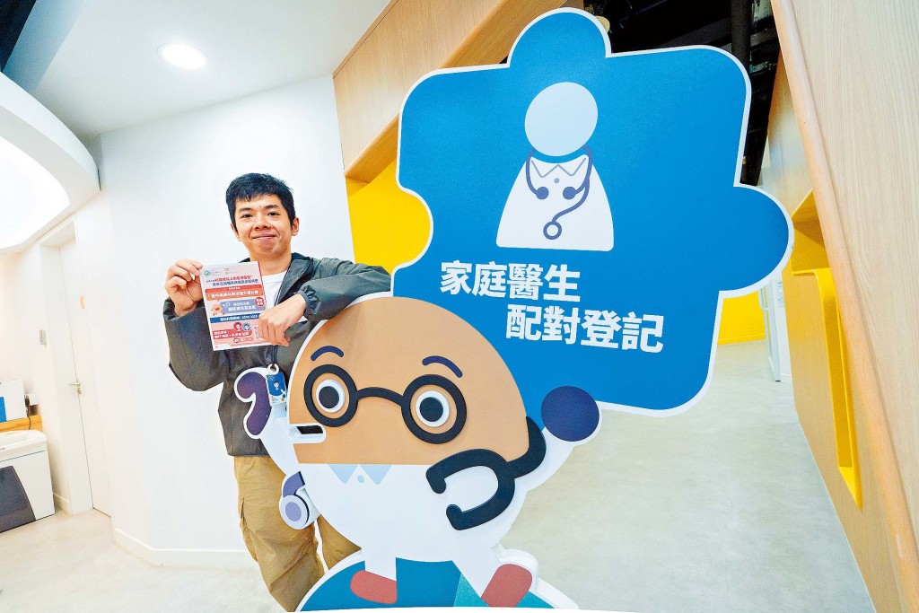 林志豪呼籲市民加入地區康健中心成為會員,進行健康諮詢以了解個人健康狀況,做好慢性疾病預防。 林志豪呼籲市民加入地區康健中心成為會員,進行健康諮詢以了解個人健康狀況,做好慢性疾病預防。