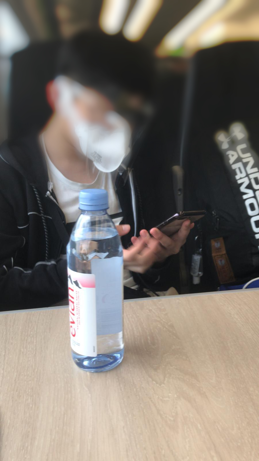 圖為香港留學生乘坐英國火車。(圖片由Betty提供)