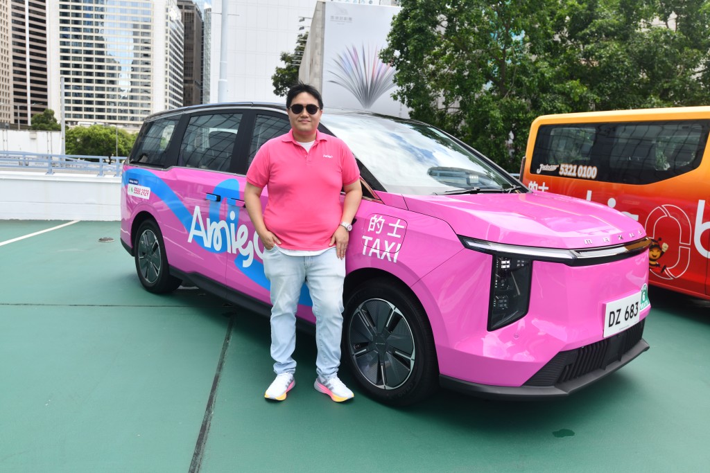 他指現時車隊數目已相當可觀,預計可在7月底前達到基本服務要求。盧江球攝 他指現時車隊數目已相當可觀,預計可在7月底前達到基本服務要求。盧江球攝