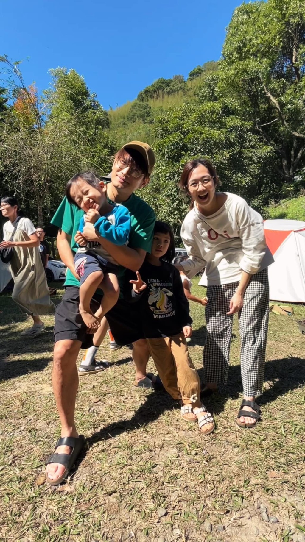 囝囝於等候進手術室前，更因為忽然想姊姊而大哭。