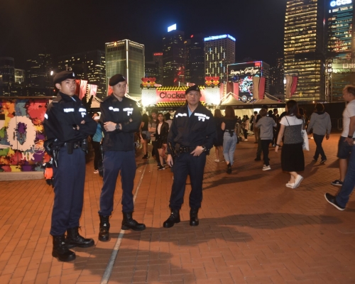 警方派出有組織罪案及三合會調查科、警犬隊、反恐特勤隊及機動部隊等，到場地巡邏搜查戒備。
