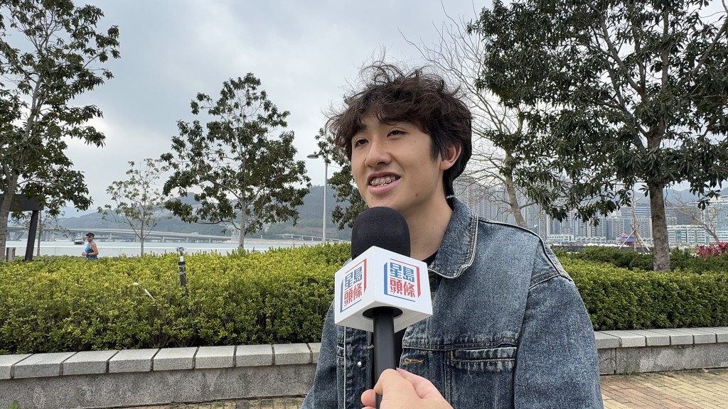 大學生Jacky認為駕駛共享單車「無咁危險」，反而安全意識、留意路面情況更重要。